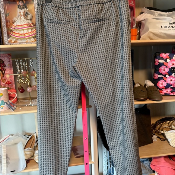 Liverpool Gray Pull-On Cropped Dress Pants | Size medium EUC - Picture 6 of 6